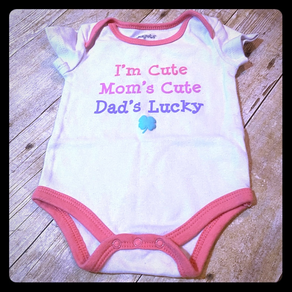 👶KIDGETS ONESIE👶 size 0-3 mos